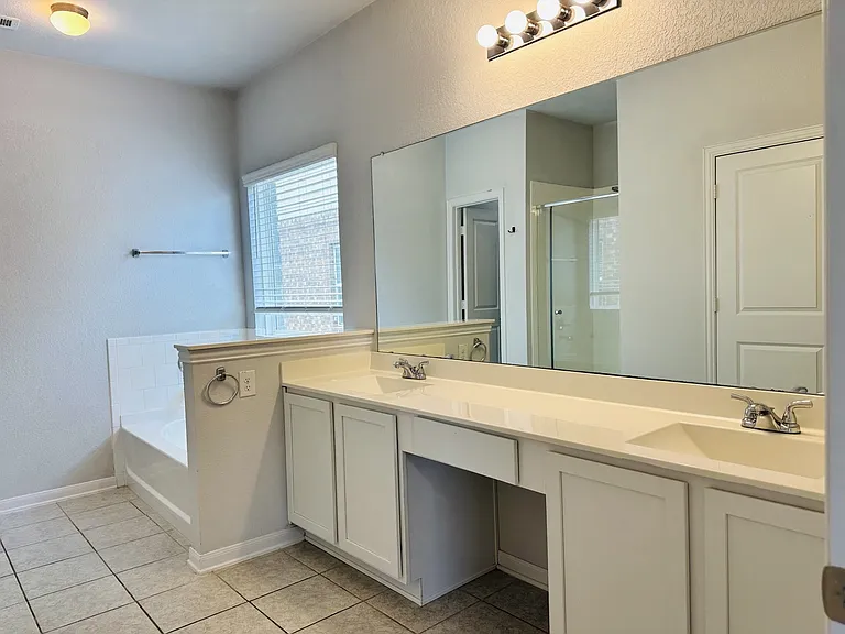 8907 Ladbroke Grv — Photo 13