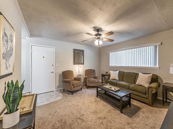 3rd image of 2811 Pembroke Ln #C 8