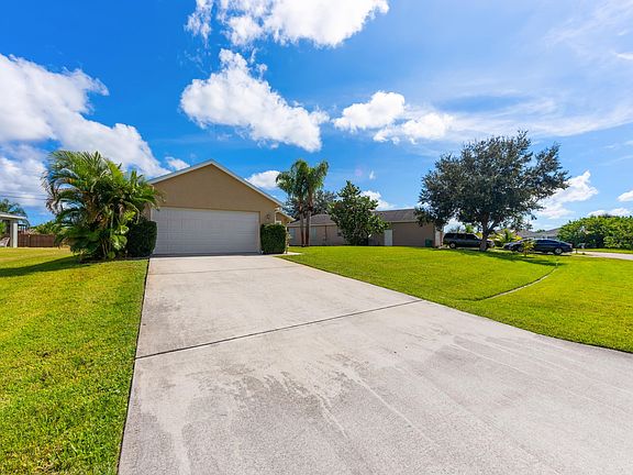 3rd image of 241 SW Aldoro Pl