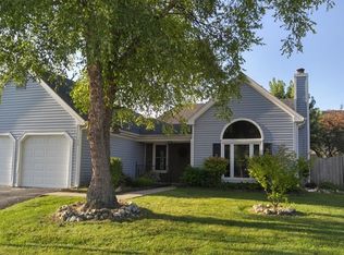 15 Fillmore Ln, Streamwood, IL 60107