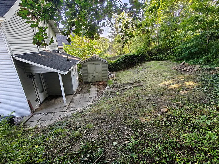2100 6th St SW — Photo 2