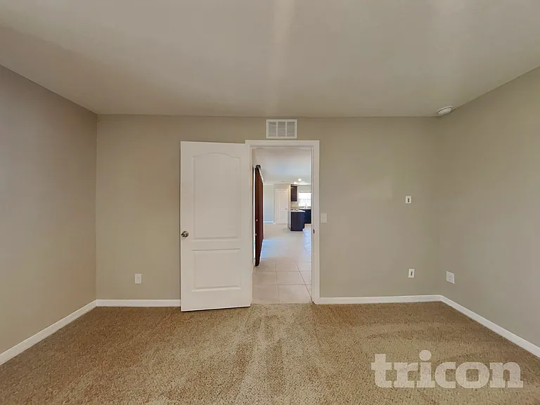 2163 Mandarin Loop — Photo 8