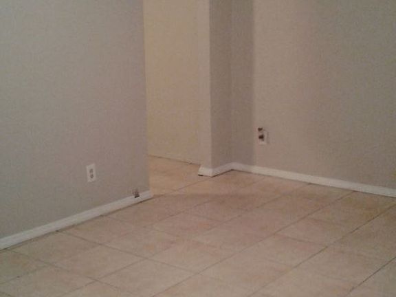 3rd image of 1353 W Phillips Blvd