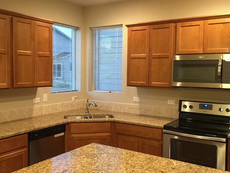 2120 Mackinac St — Photo 15