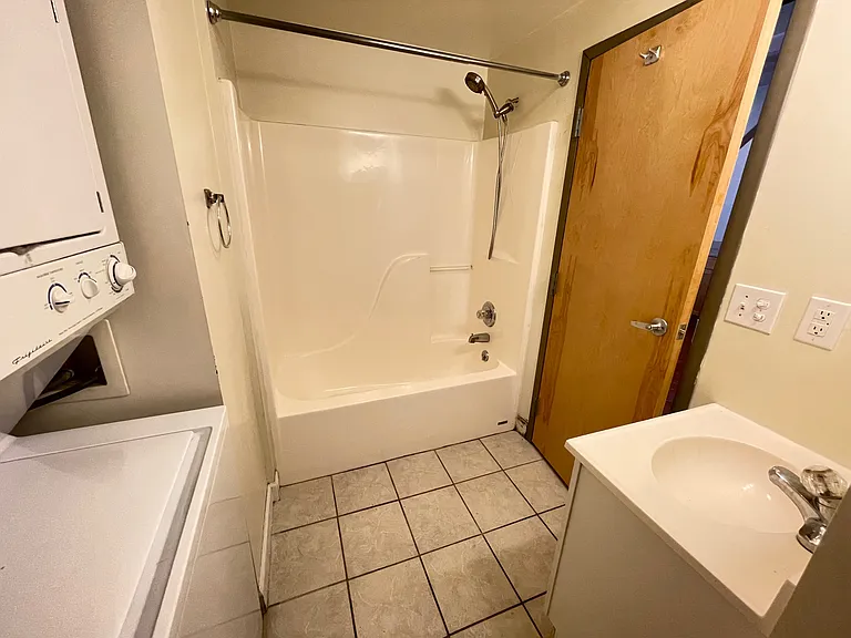 15 1/2 S Jefferson St #1 — Photo 8