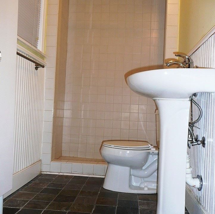 2nd image of 890 N Highland Ave NE APT 1