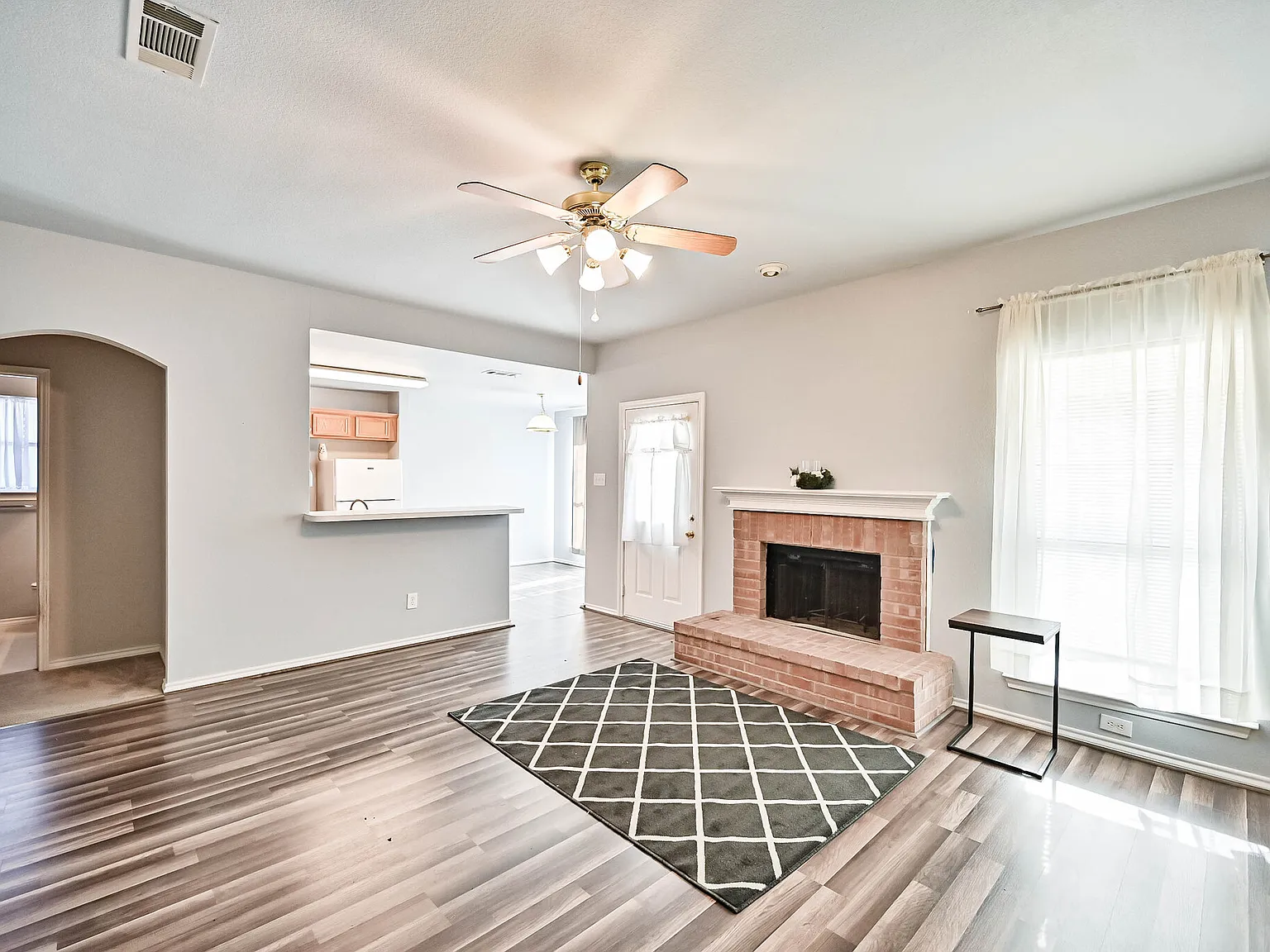 3 bed, 1284 sqft, $1,700 — Photo 4