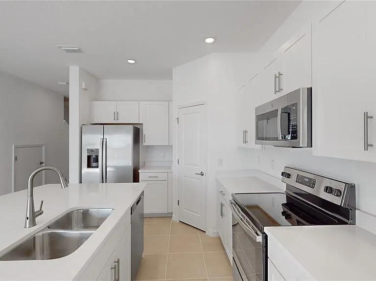 2415 Paravane Way — Photo 3