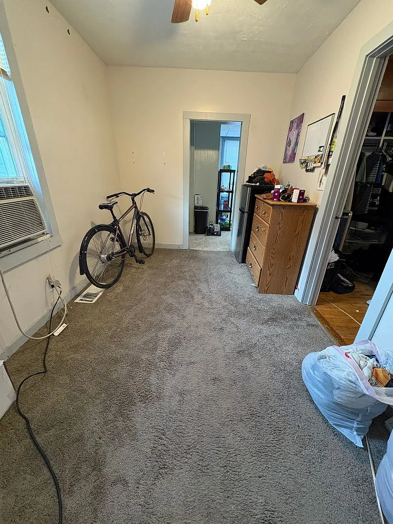 Affordable 2 Bedroom Lower Apartment Near Western Tech — Photo 3