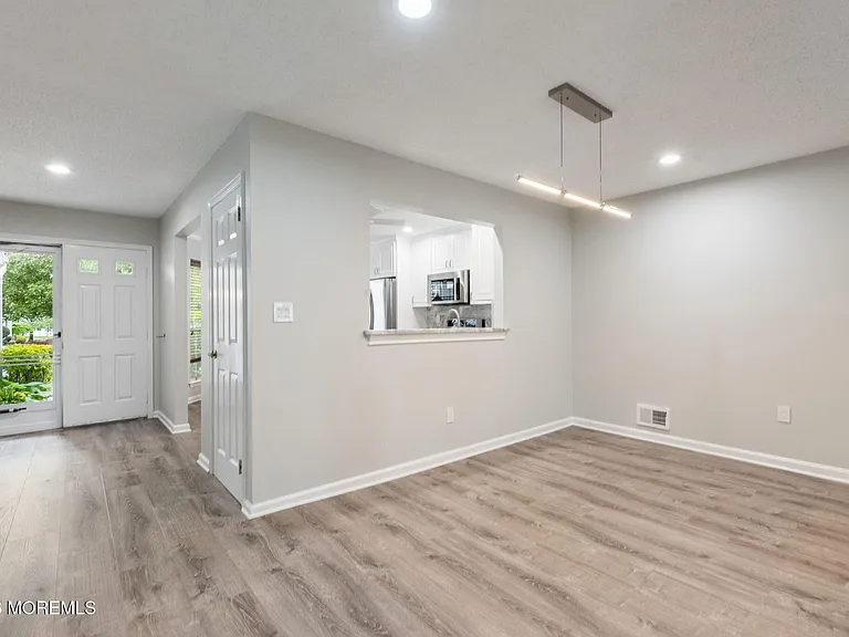 262 Daffodil Dr — Photo 4