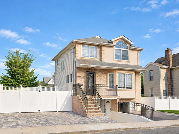 81 Sharrott Ave, Staten Island, NY 10309