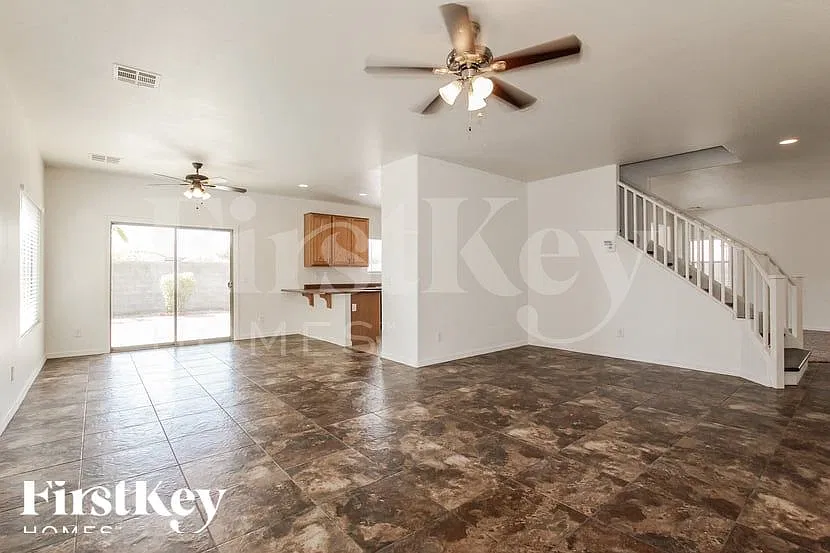 5 bed, 3.0 bath, 3166 sqft, $3,115 — Photo 3