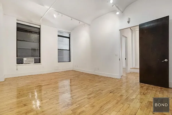 Rented by Bond New York | media 20