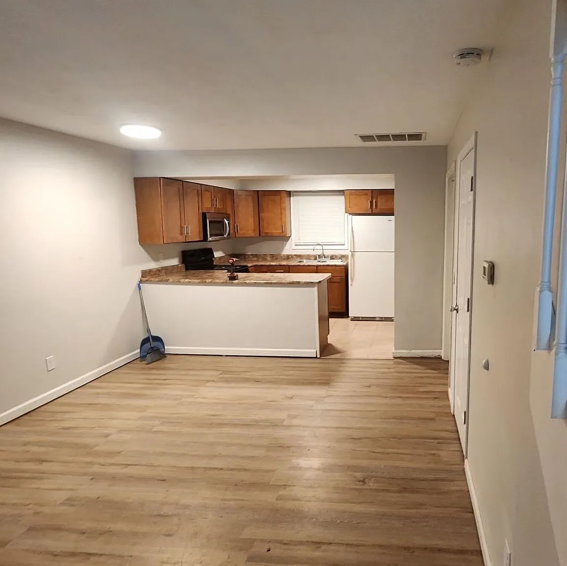 2 bed, 1.5 bath, 1000 sqft, $1,150 — Photo 3