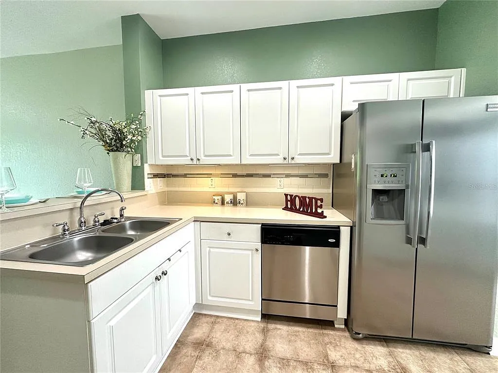 2 bed, 2.5 bath, 1328 sqft, $1,895 — Photo 2