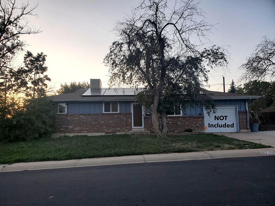 NOTE: garage not included with upstairs unit