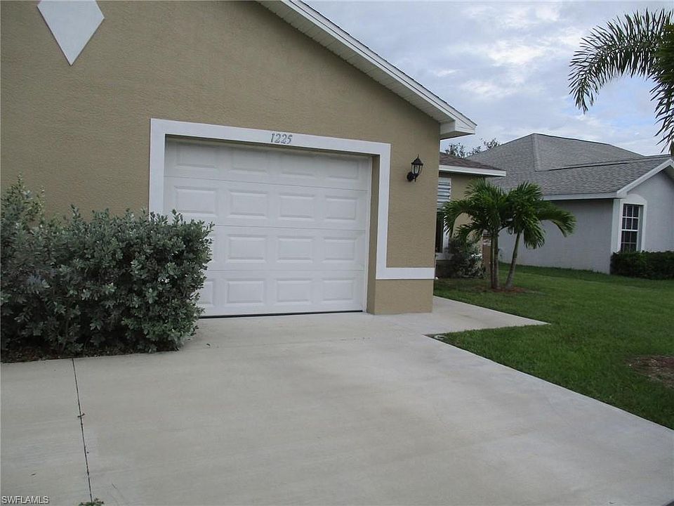 1st image of 1223 SE 6th St #1225