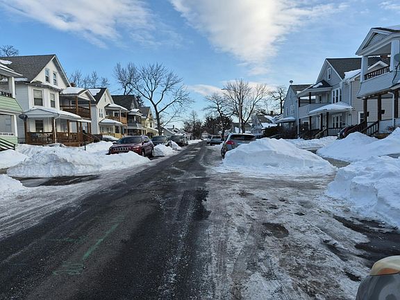 4th image of 33 Stockman St