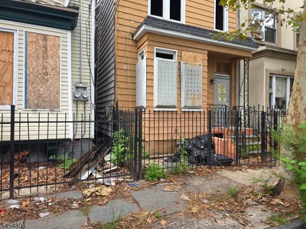 92 Garside St, Newark City, NJ 07104