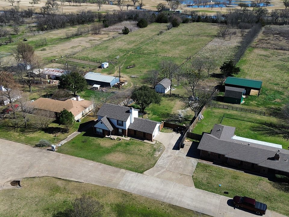 1st image of 108 Willow Lake Ln
