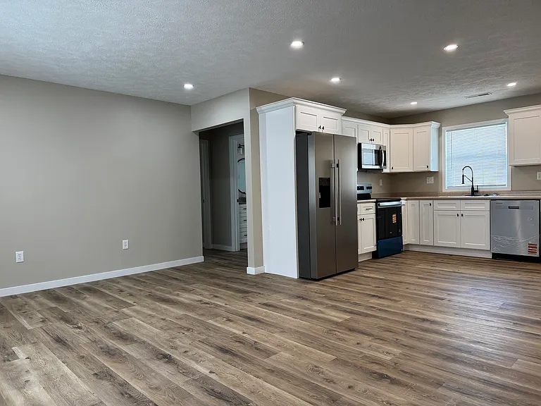 903 E Clark St #D — Photo 4