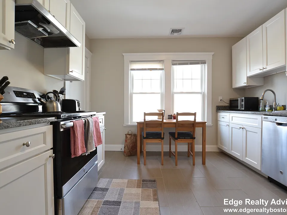 65 Bennett St #1