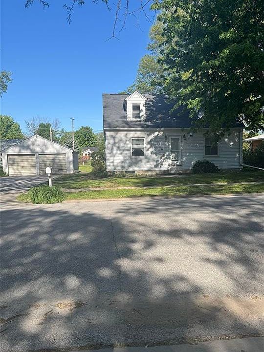 2nd image of 709 E 3rd St
