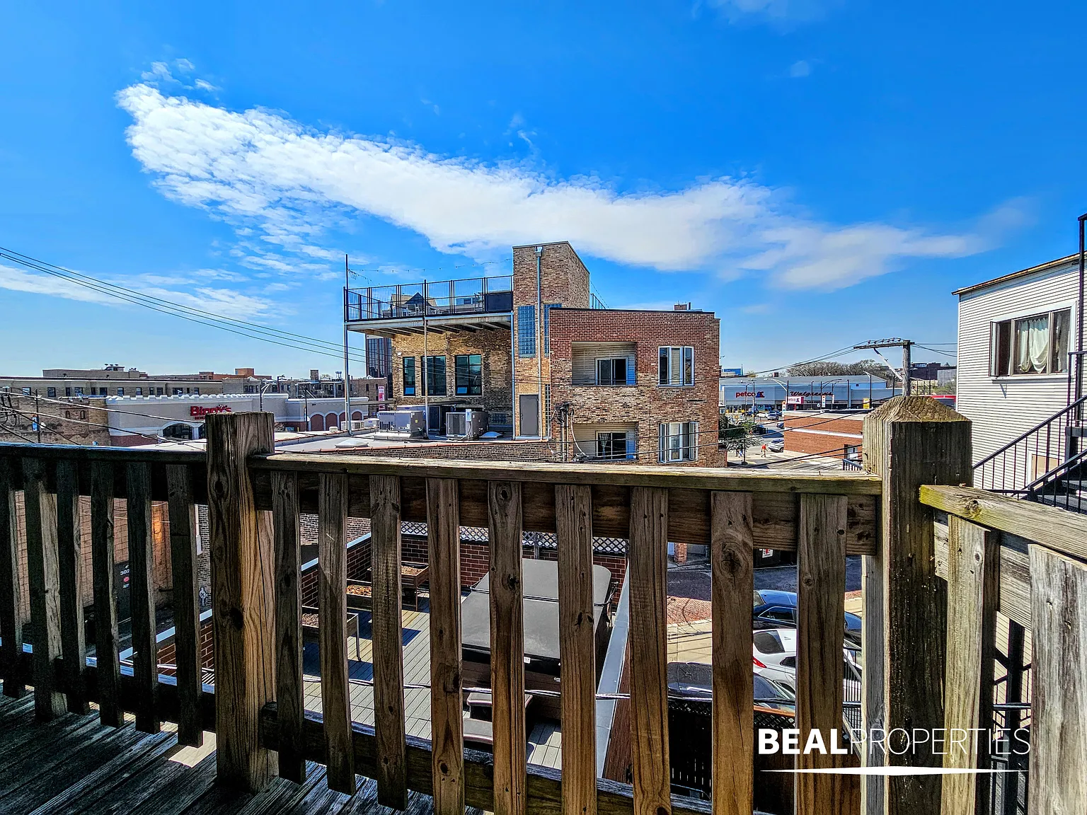 719-27 West Barry Avenue — Photo 4