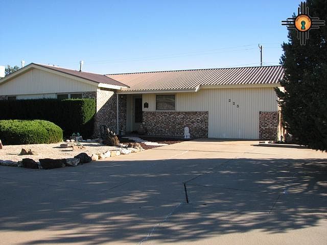 1st image of 225 Circle Dr