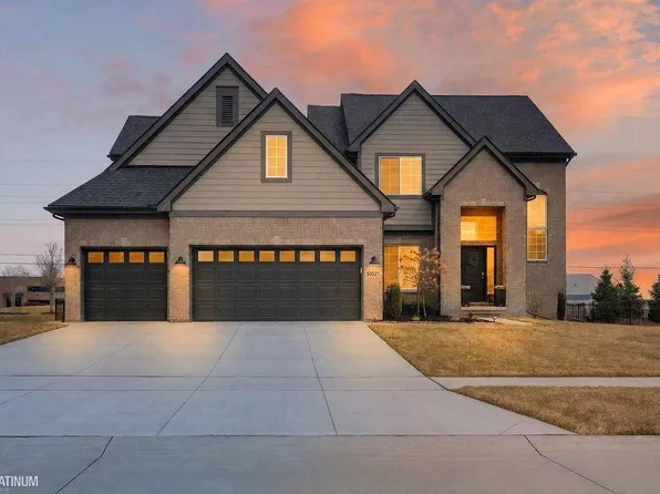 51624 Creek View Dr N, New Baltimore, MI 48051