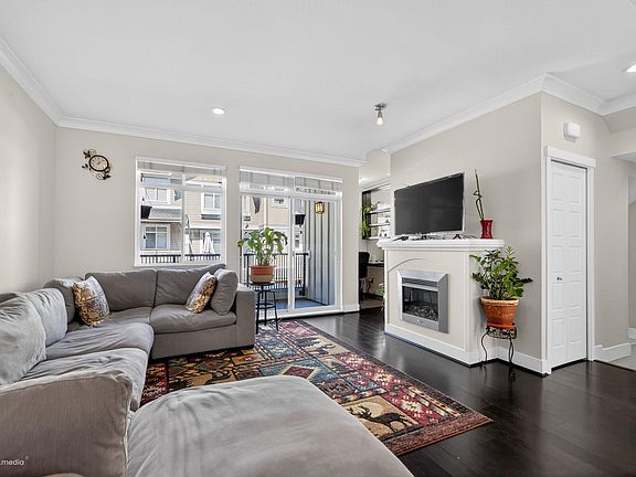 4th image of 2925 King George Blvd #11