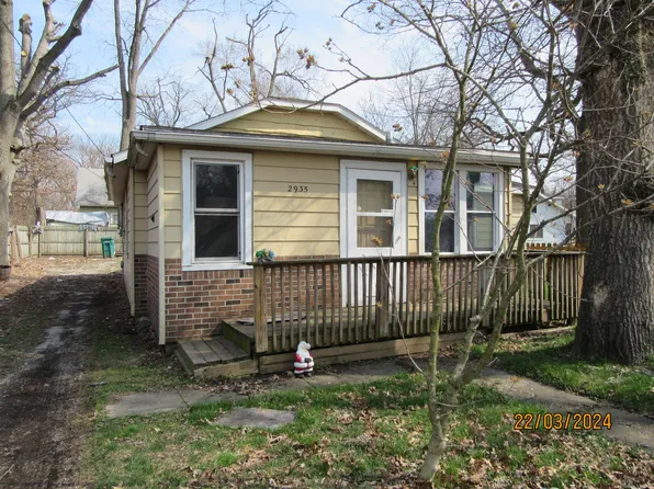 2935 Oak St, Lake Station, IN 46405