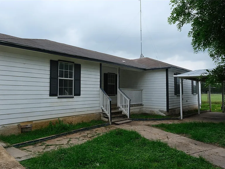 1778 FM 1704 #C — Photo 2
