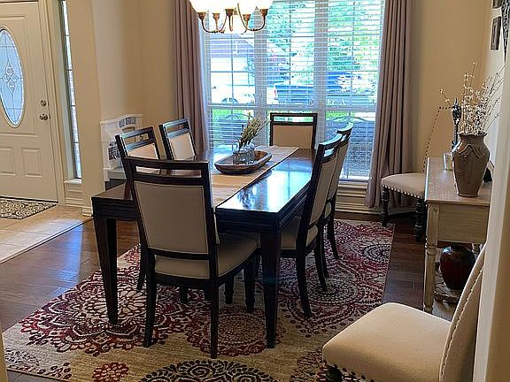 FORMAL DINING ROOM PIC 2