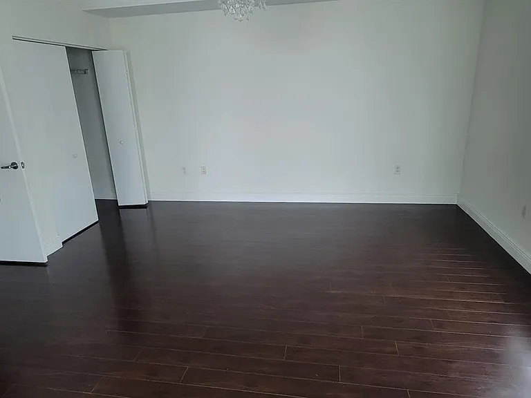 90 SW 3rd St #1805 — Photo 5