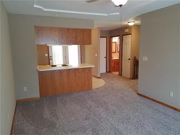 2nd image of 118 Basswood Ct
