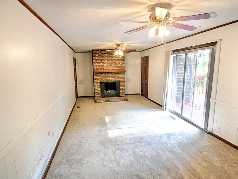 1526 Smith Level Rd — Photo 3