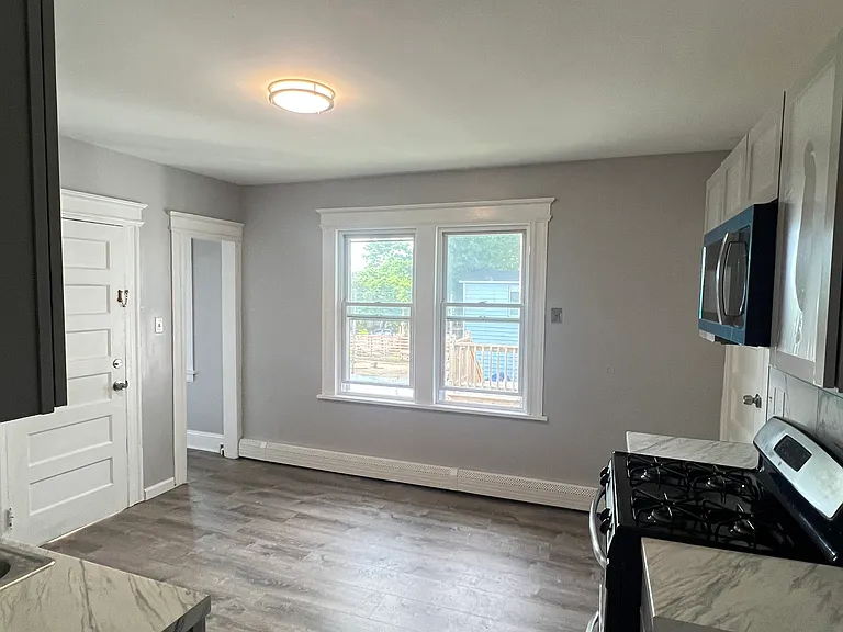 38 Hayes St — Photo 10