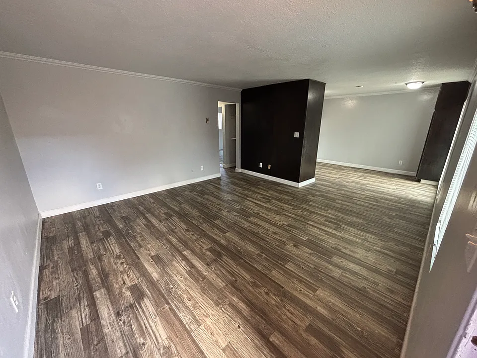 4185 Iowa St #6