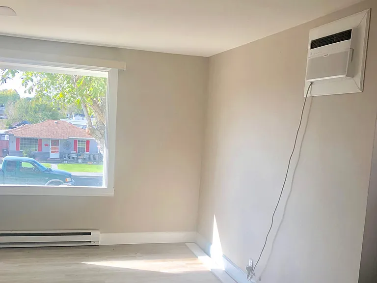 409 W Ridge Rd — Photo 2