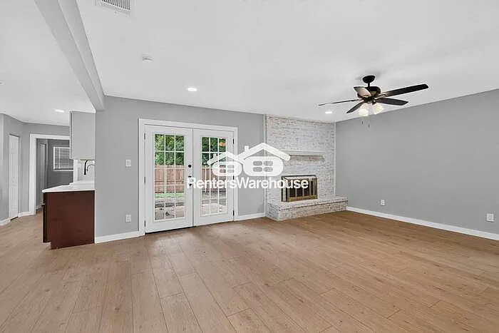 1207 Creekwood Ct — Photo 13