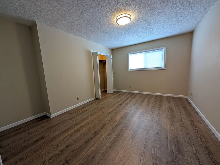 722 Bryden Ave — Photo 6