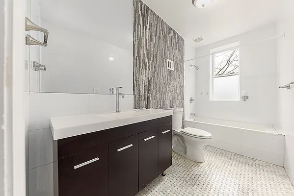 Rented by Bah Realty Group LLC | media 7