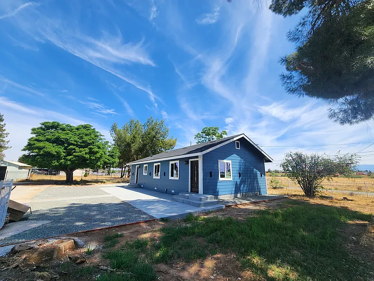 24231 Marie St — Photo 1