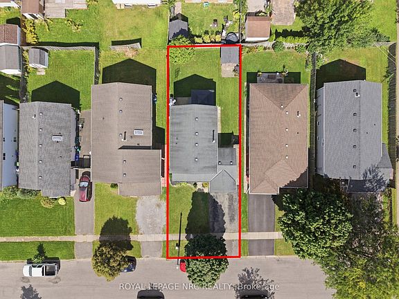 4th image of 32 Poplar Cres