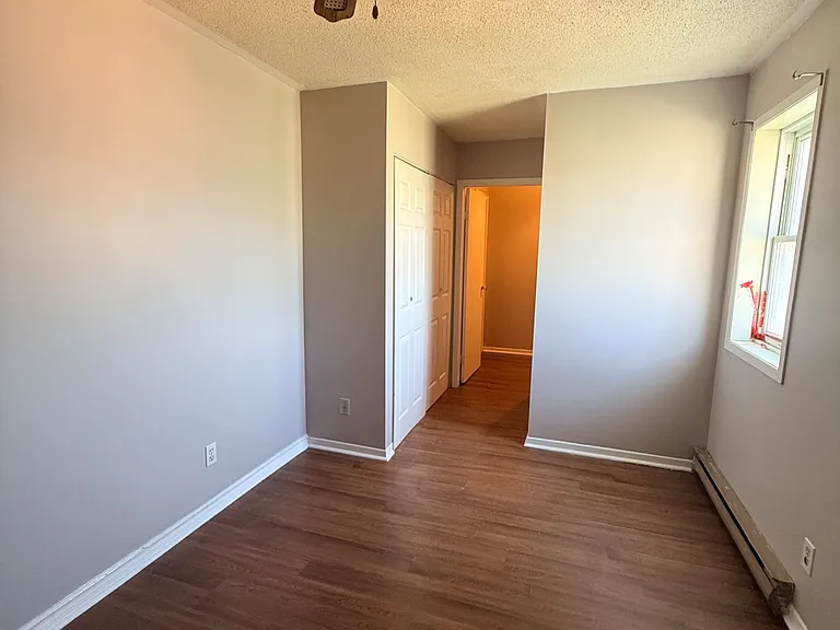 4567 Ste Catherine St #7 — Photo 8