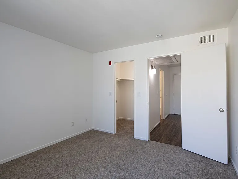 Mission Pacific Apartments — Photo 12