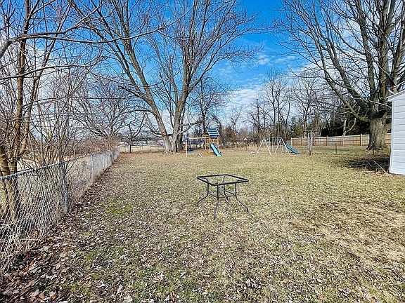 5th image of 2004 W Miller Rd