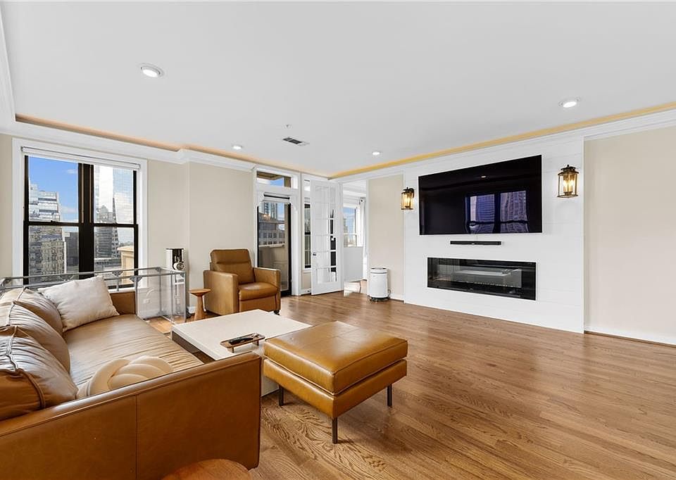1st image of 3334 Peachtree Rd NE APT 1412