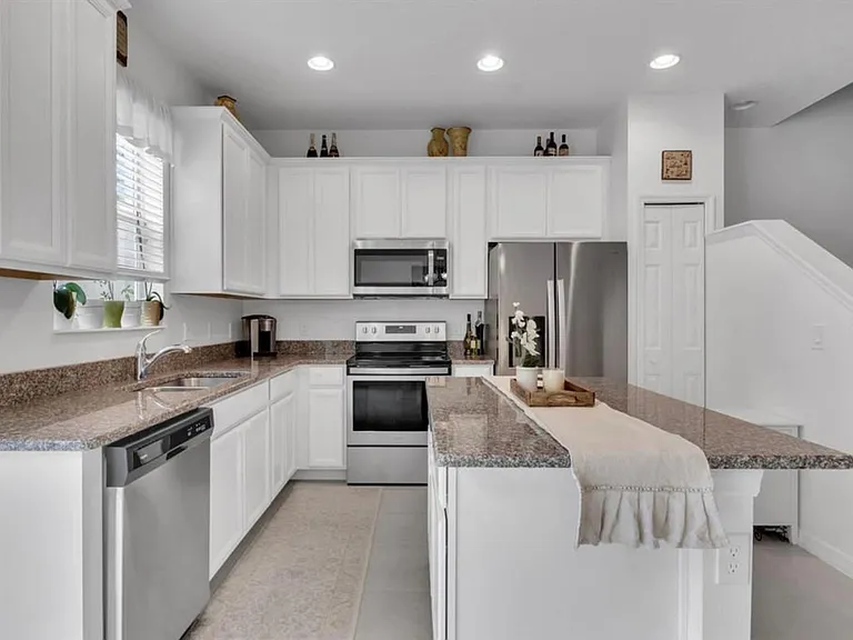 4710 Cliveden Loop — Photo 11